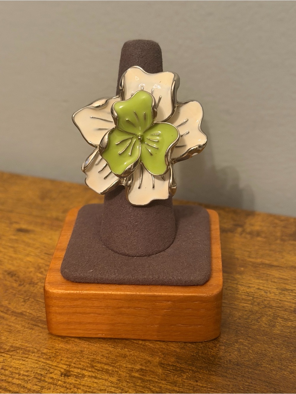 Enamel Flower Statement Ring Green Ivory Silver Tone Stretch Cocktail Vintage